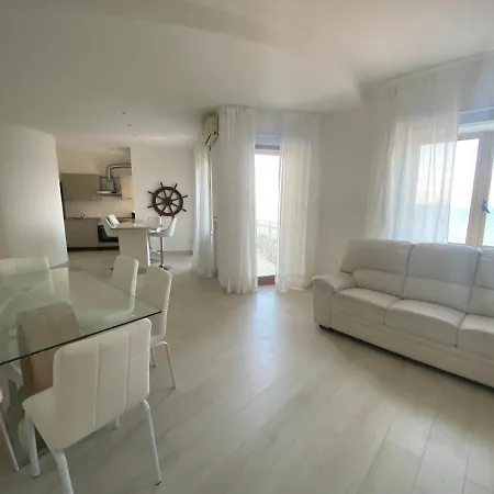 Appartement Meraviglioso Con Panorama Da Nave Crotone